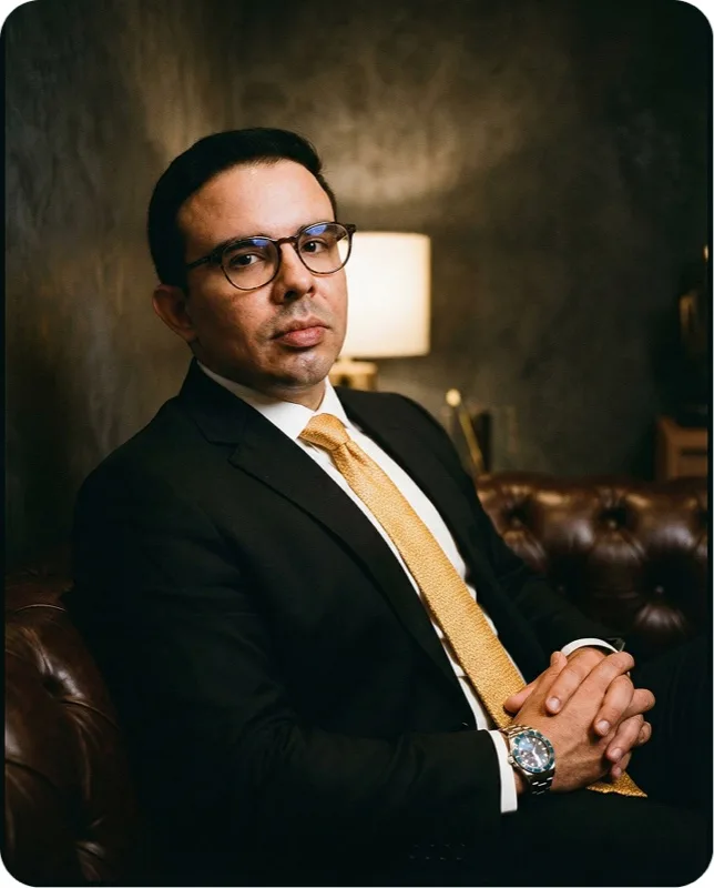 Retrato de Bruno Freitas em ambiente institucional