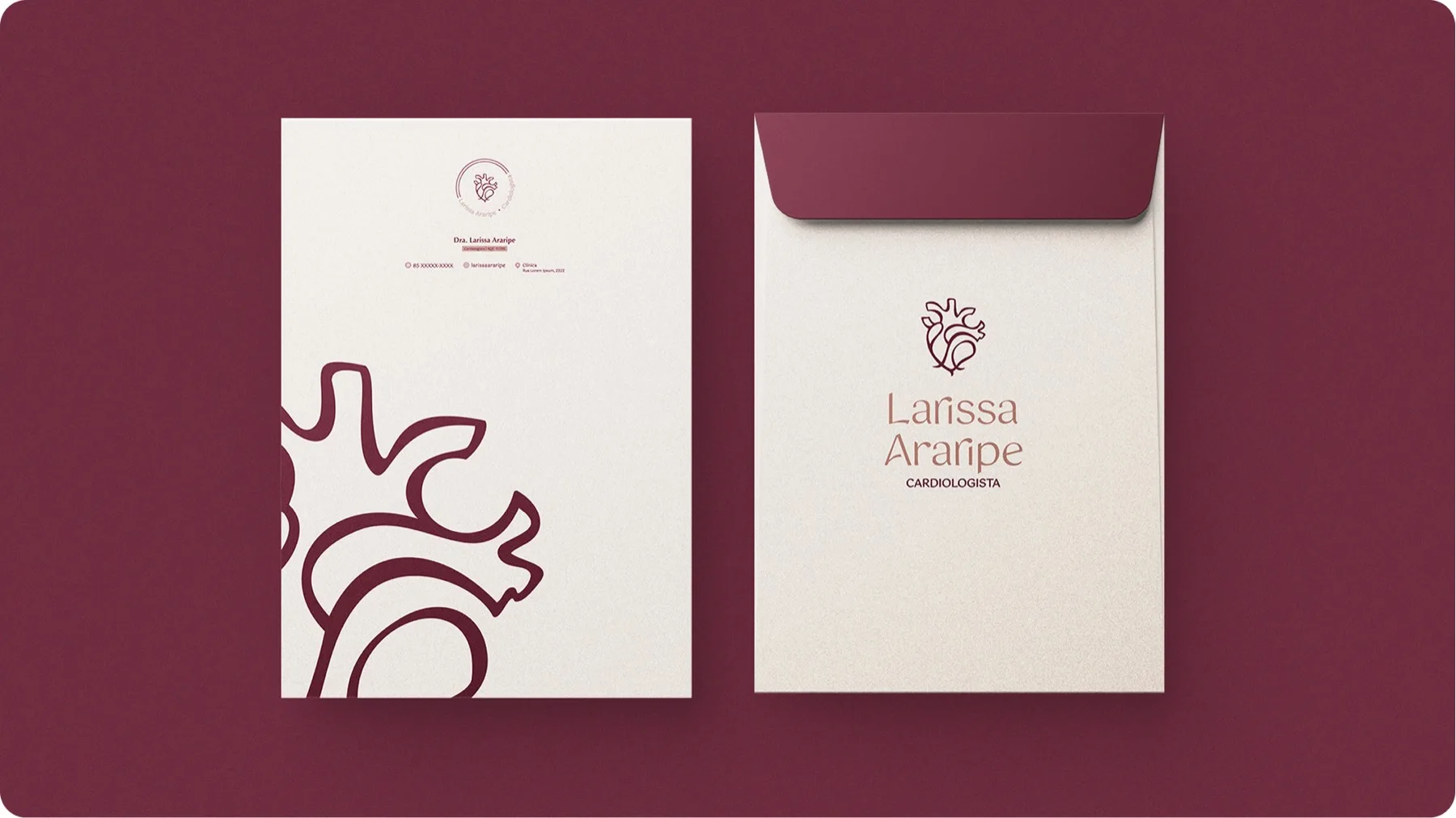 Envelope e pasta com a identidade visual Larissa Araripe