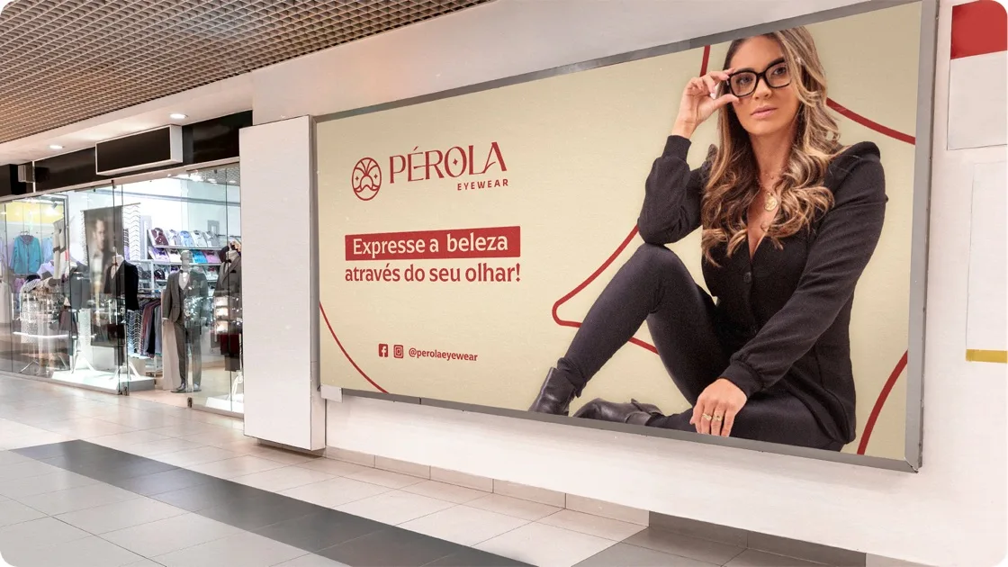 Outdoor com a identidade visual Pérola em shopping