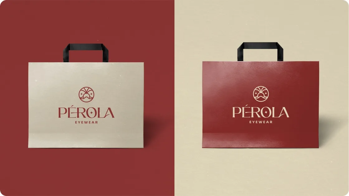 Sacolas com a identidade visual Pérola